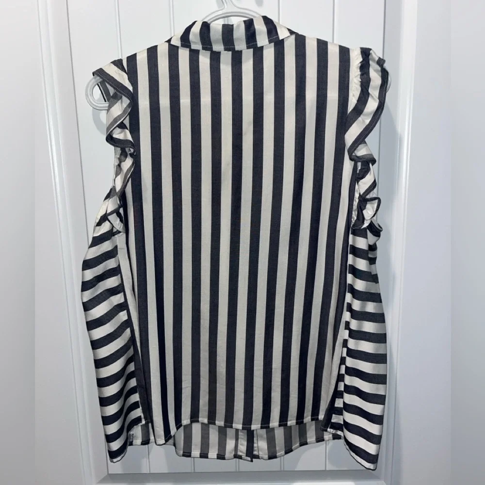Evereve BB Dakota Seas The Day Navy & White Striped Button Down Tank Top Size L - Picture 3 of 11